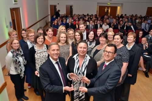 PSP present ‘School of the Year (Primary)’ Award to The Garth School at this year’s Education Awards